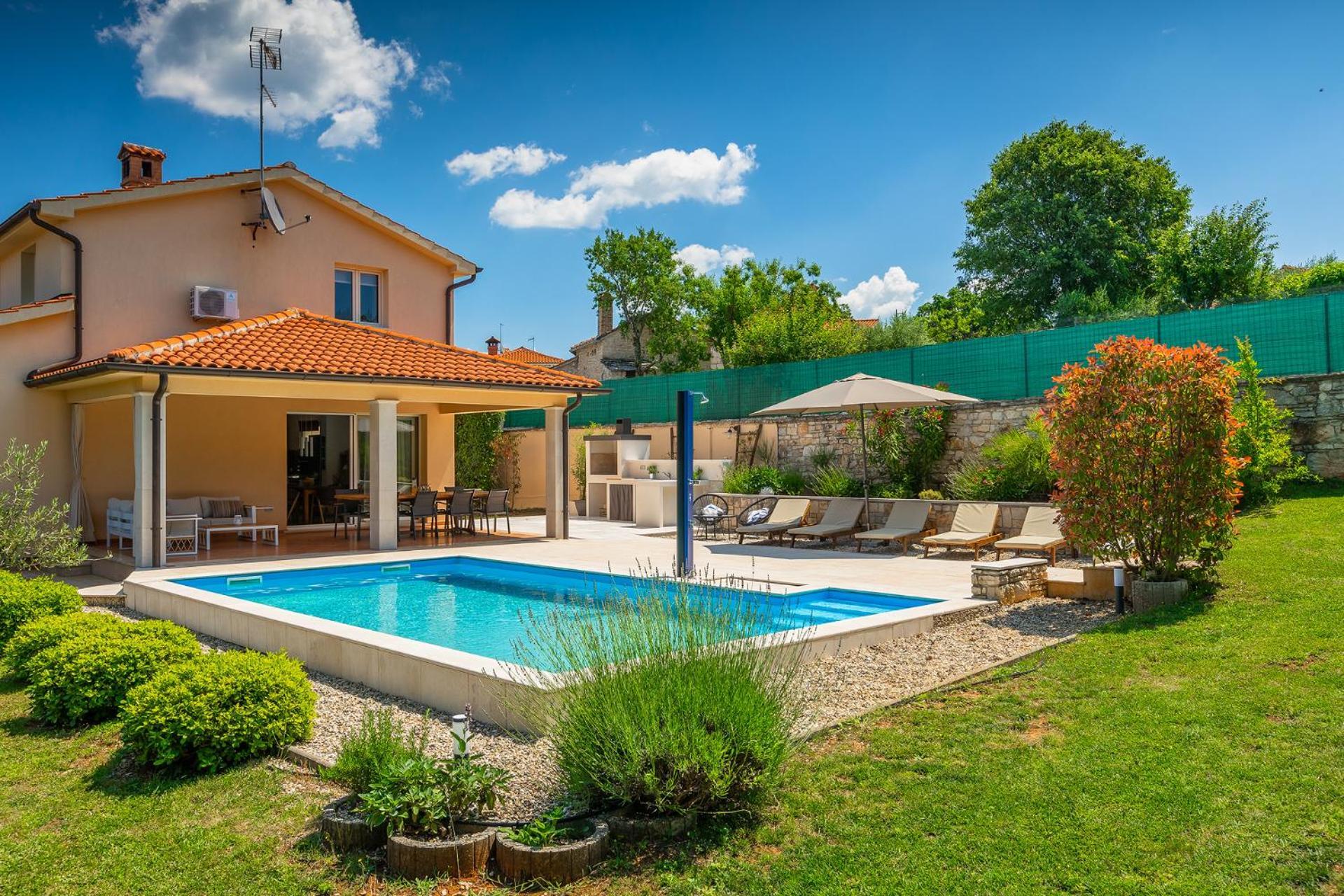 Nona Nina Villa